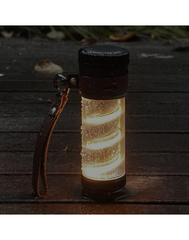 킵_캠핑 킵 KEEP LED 스크류 코일 랜턴 충전식 트위스터 조명 감성 캠핑 랜턴 착용컷
