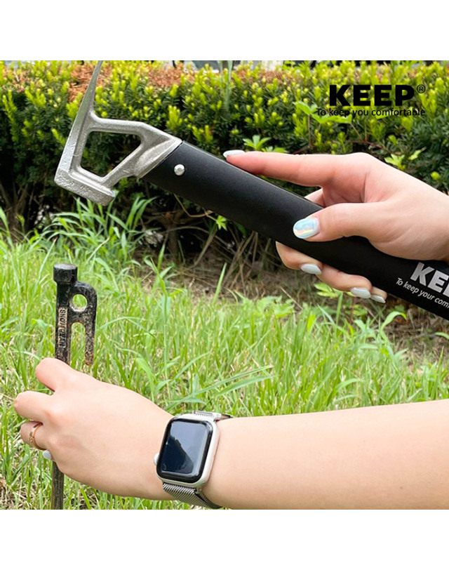 킵_캠핑 킵 KEEP 캠핑 경량 알루미늄 파운딩 해머 착용컷