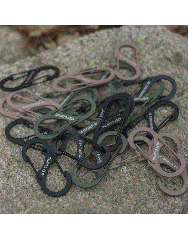 킵_캠핑 킵 KEEP 레터링 카라비너 S-TYPE 착용컷