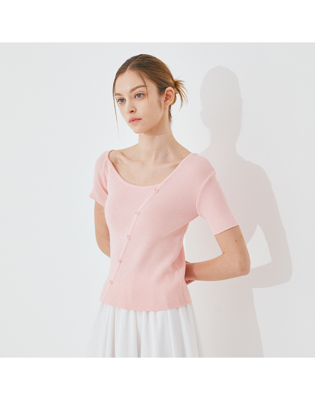 비지트 인 뉴욕 [비지트인뉴욕] 사선 버튼 니트 착용컷