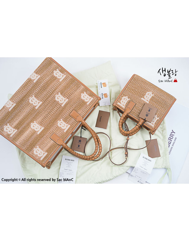 버버리 버버리 프레야 미니 토트백 80538941 착용컷