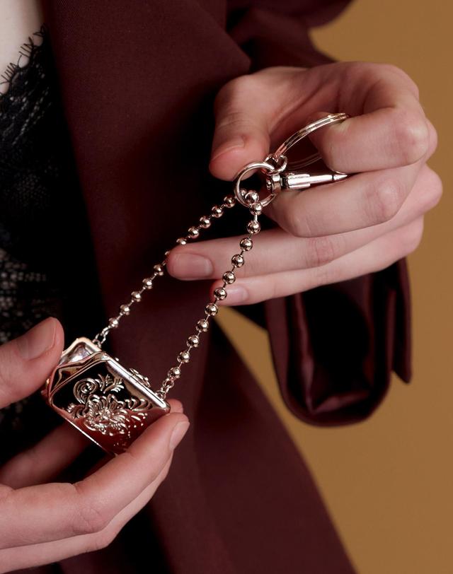 티오유 SS023 Antique Bag Keyring 착용컷
