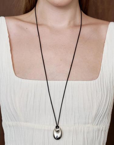 AT012 BLACK STRING NECKLACE
