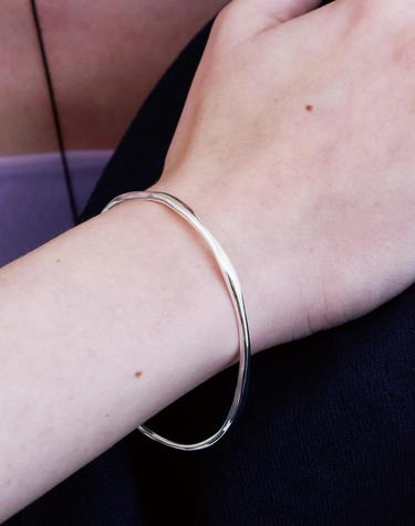 AT015 AFTER WAVY BANGLE