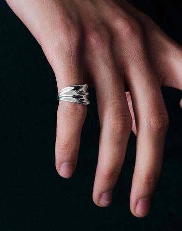 NP032 Bold Wavy Open Pinky Ring