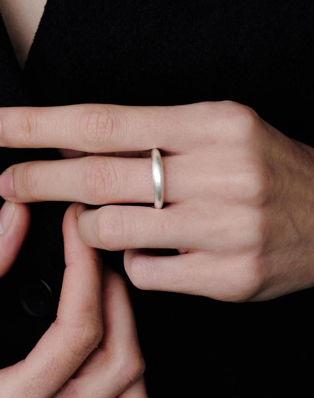 티오유 NP010 Matte and Glossy Back Ring 착용컷
