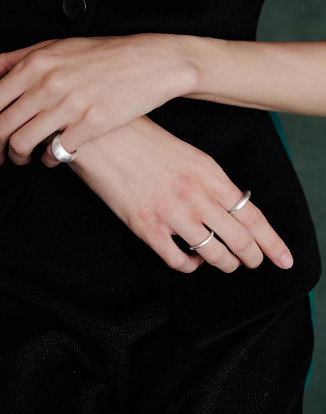 티오유 NP010 Matte and Glossy Back Ring 착용컷