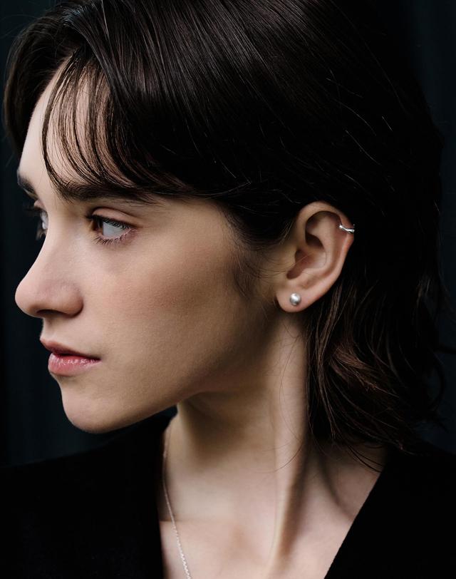 티오유 NP023 Freeform Small Huggie Earrings 착용컷