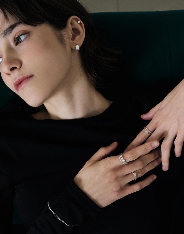 티오유 NP027 Double Twist Band Open Ring 착용컷