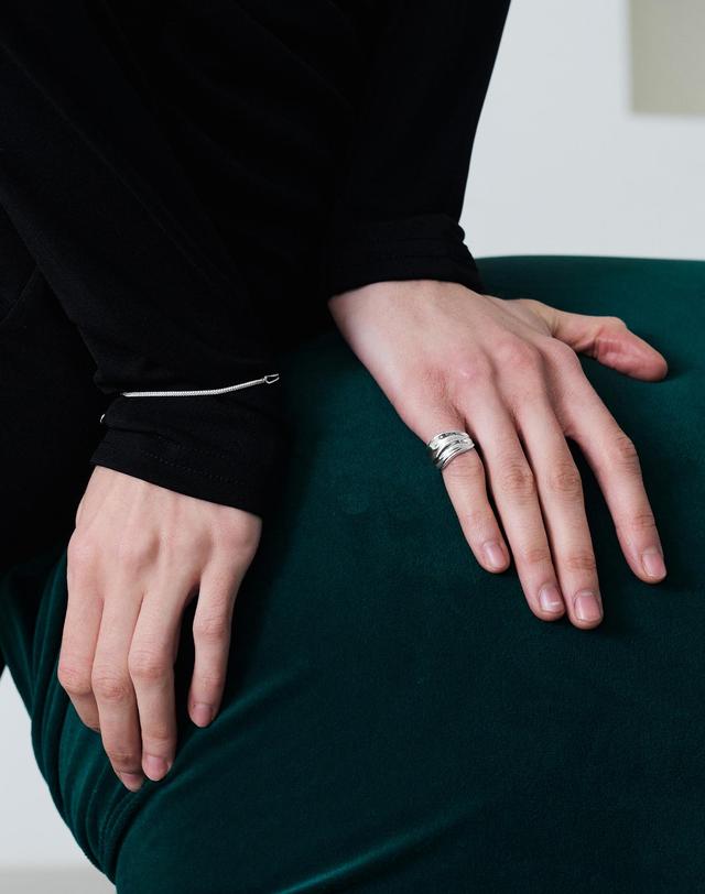 티오유 NP032 Bold Wavy Open Pinky Ring 착용컷