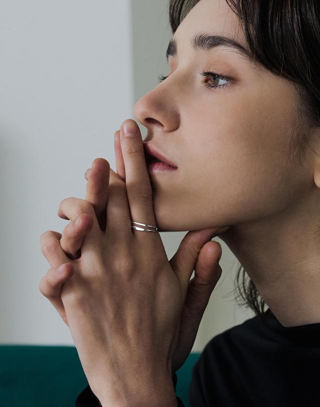 티오유 NP033 Dual Strand Twisted Open Ring 착용컷