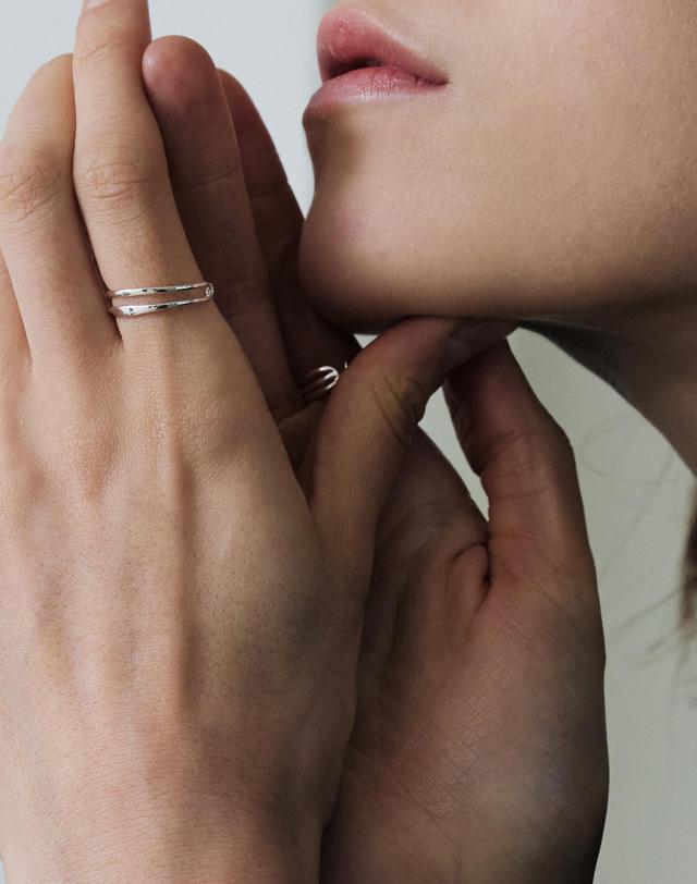 티오유 NP033 Dual Strand Twisted Open Ring 착용컷