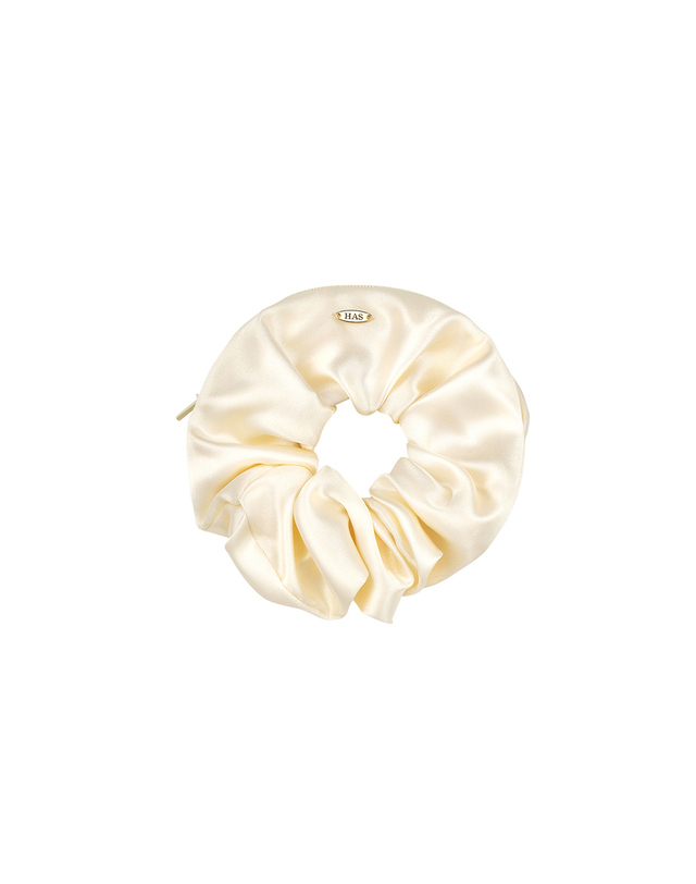 하스 HLD003 Satin pouch scrunchie 착용컷