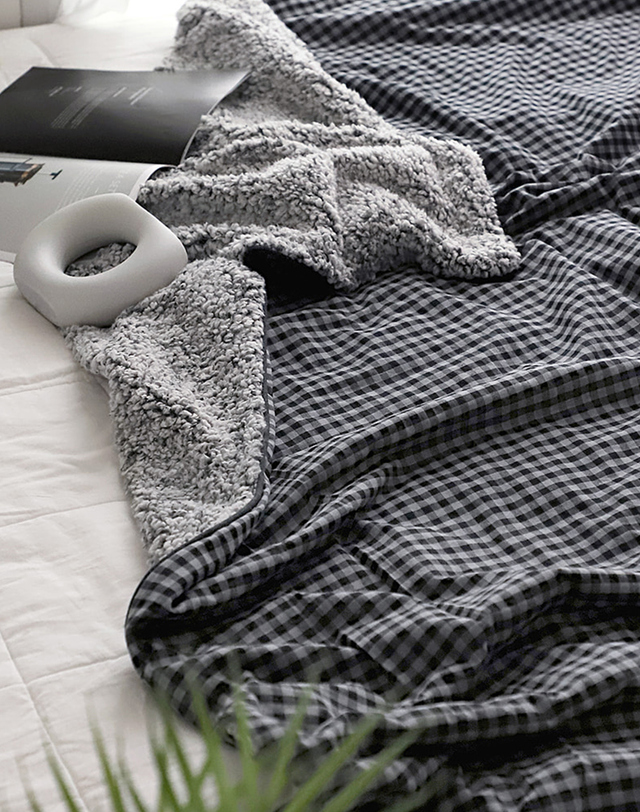 까사베르데 파비앙 체크 양털담요/블랭킷 (3size) 착용컷