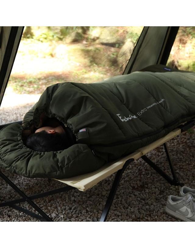 블루폴 블루폴 인첸트 머미 엑스트라 3000g 캠핑 침낭 착용컷