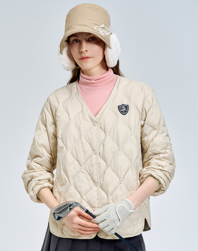 르니앤맥코이 골프 퀼팅 브이넥 경량 패딩 FN12DJ100W 착용컷