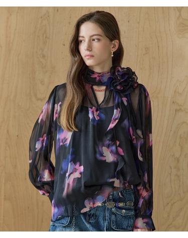 [마쟈] 플라워 코사지 하이넥 쉬폰 블라우스