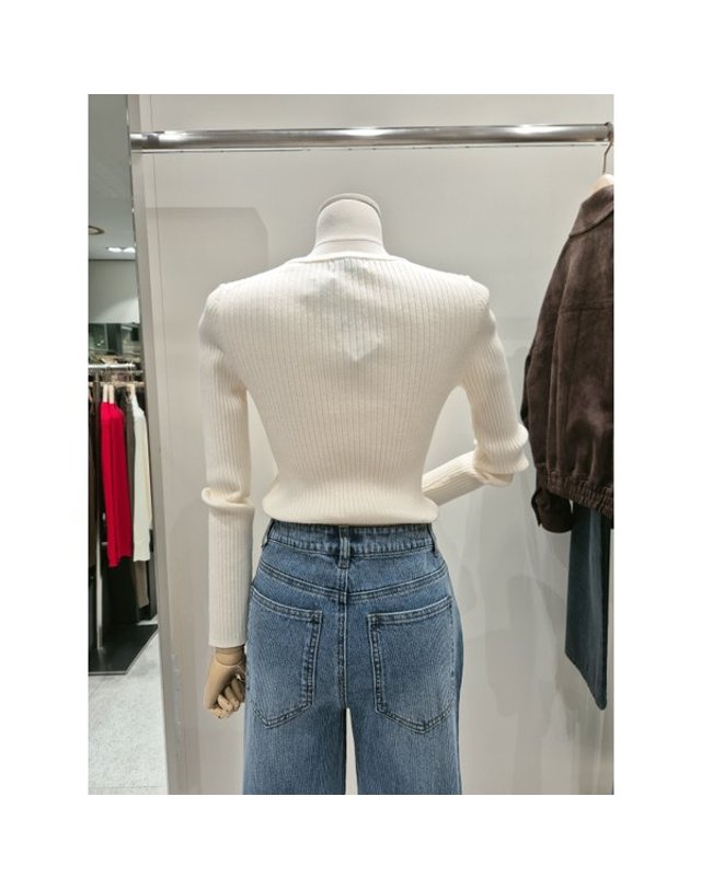 시스티나 [갤러리아] [SISTINA][26F/W] 슬림 골지 V넥 니트 착용컷