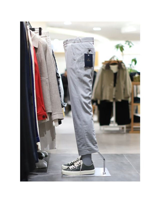 본 [갤러리아] BON F/W 그레이 코듀로이 스탠다드 팬츠 BN4FTA303 착용컷