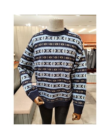 [갤러리아] 25 F/W 본 노르딕 패턴 루즈핏 라운드 니트 BNEWSW874