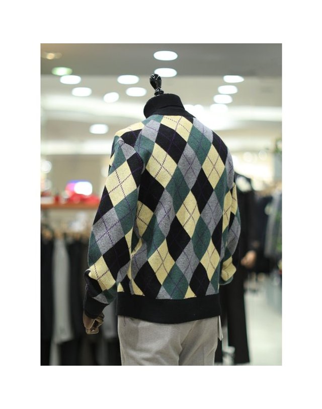 본 [갤러리아] BON F/W 아가일 패턴 모혼방 버튼 가디건 BNEWSW870 착용컷