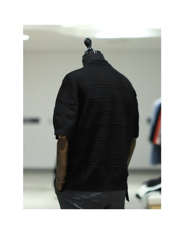 본 [갤러리아] BON S/S 블랙 이니셔티브 블랙 라운드 니트 BN2MSW495 착용컷