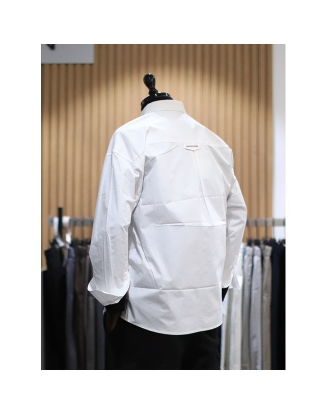 본 [갤러리아] BON 화이트 디즈니 콜라보 미키마우스 포켓 셔츠형 재킷 BN3SBA642(타임월드) 착용컷