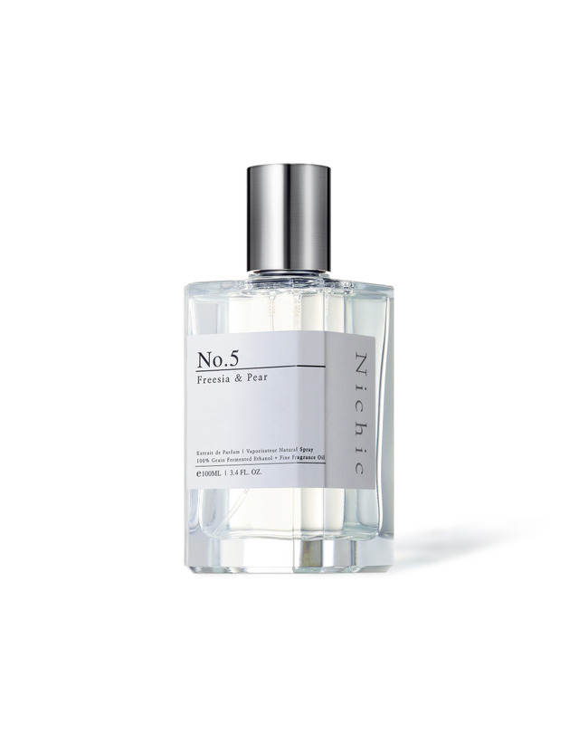 니치크 니치크 엑스뜨레 드 퍼퓸 No.5 프리지아 앤 페어 100ml 착용컷