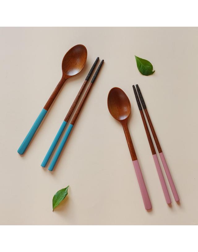 놋담 놋담 국내제작 옻칠 컬러 어린이 나무수저 2컬러 택1 (블루/핑크) 착용컷