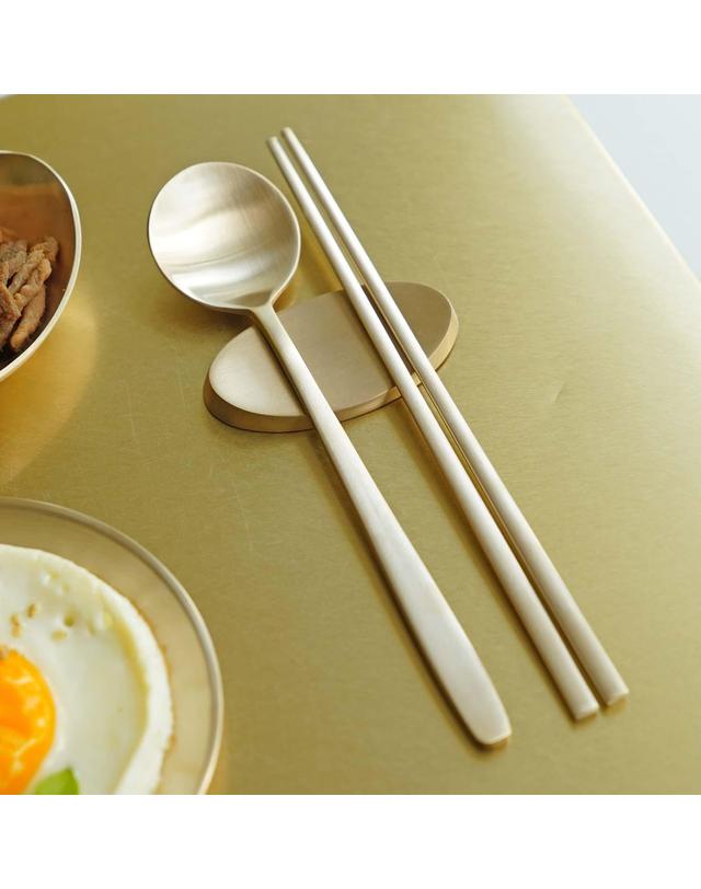 놋담 놋담 방짜유기 어린이 달수저 1인 착용컷