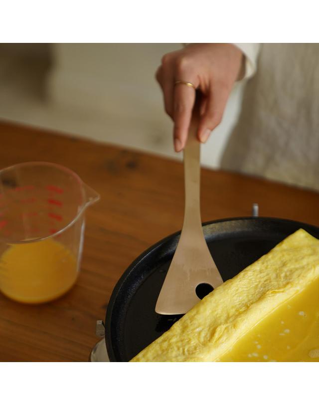 놋담 놋담 방짜유기 유기 뒤집개 착용컷