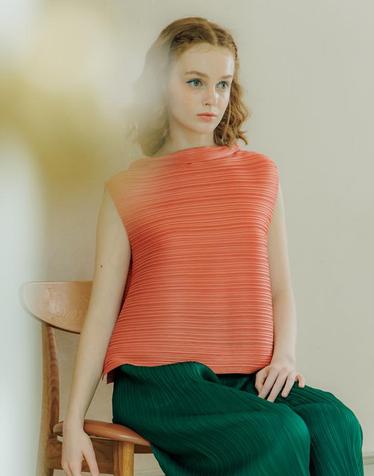 [FINE PLEATS] 피네 플리츠 하이넥 베스트 코랄