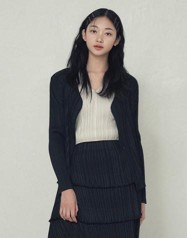 [FINE PLEATS] 피네 플리츠 단추 긴팔 숏 가디건 블랙