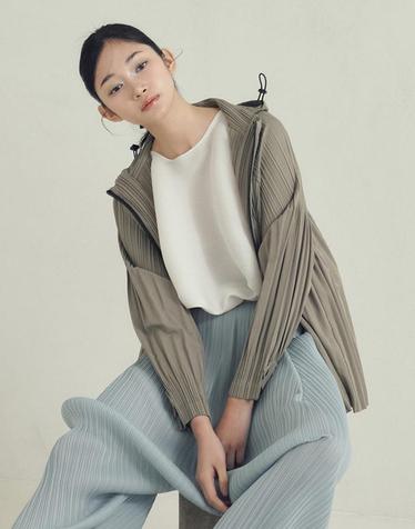 [FINE PLEATS] 피네 플리츠 하이넥 후드 점퍼 카키 그레이