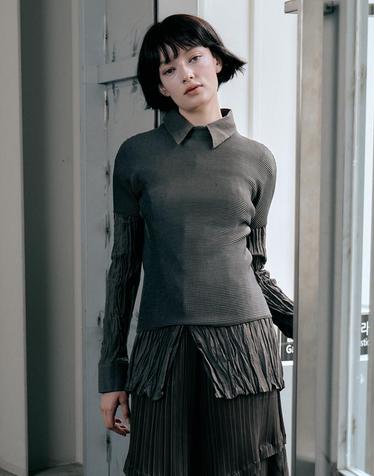 [FINE PLEATS] 피네 플리츠 하프넥 반팔 탑 그레이