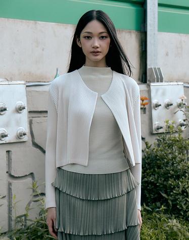 [FINE PLEATS] 피네 플리츠 하프넥 반팔 탑 페일 그린
