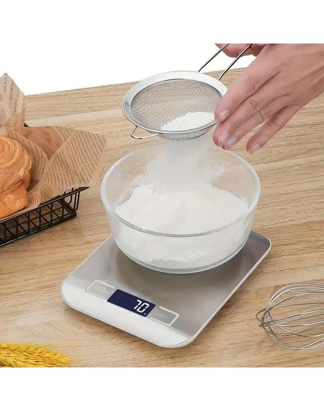 이노타임 이노타임 디지털 주방저울 5kg 스테인리스 백라이팅 착용컷