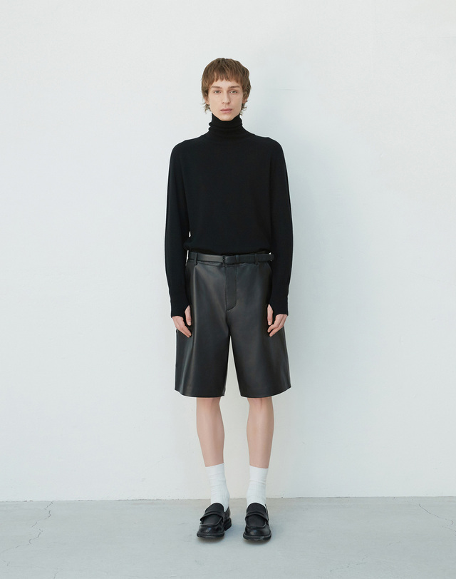 베르데마르 Italian nappa Lambskin Bermuda Pants_Black 착용컷