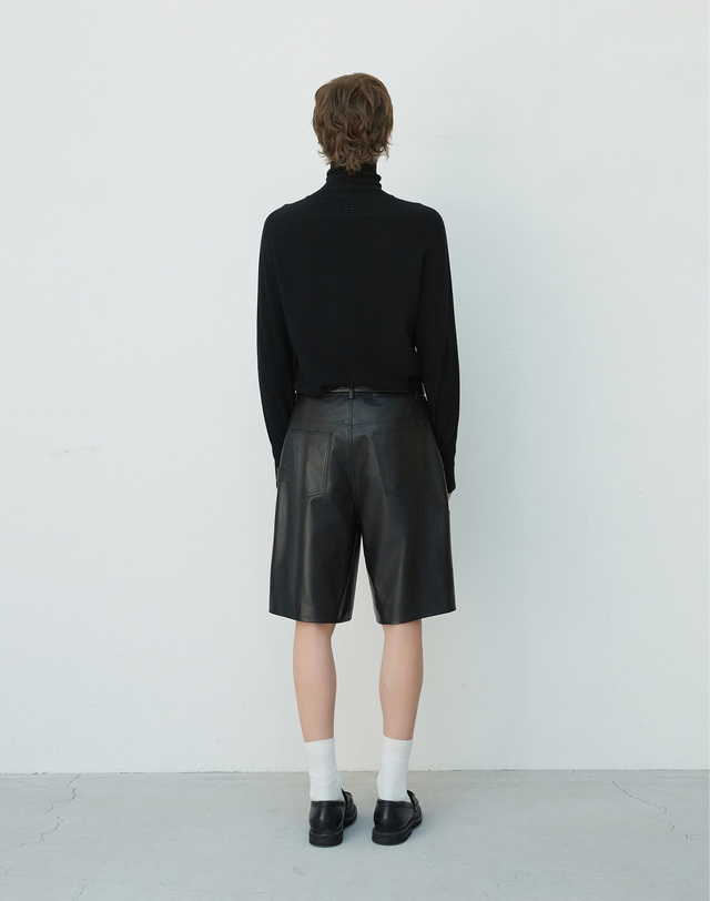 베르데마르 Italian nappa Lambskin Bermuda Pants_Black 착용컷