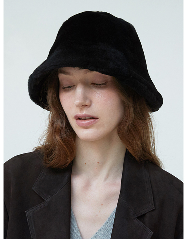 베르데마르 Spanish shearling mustang Bucket hat 착용컷