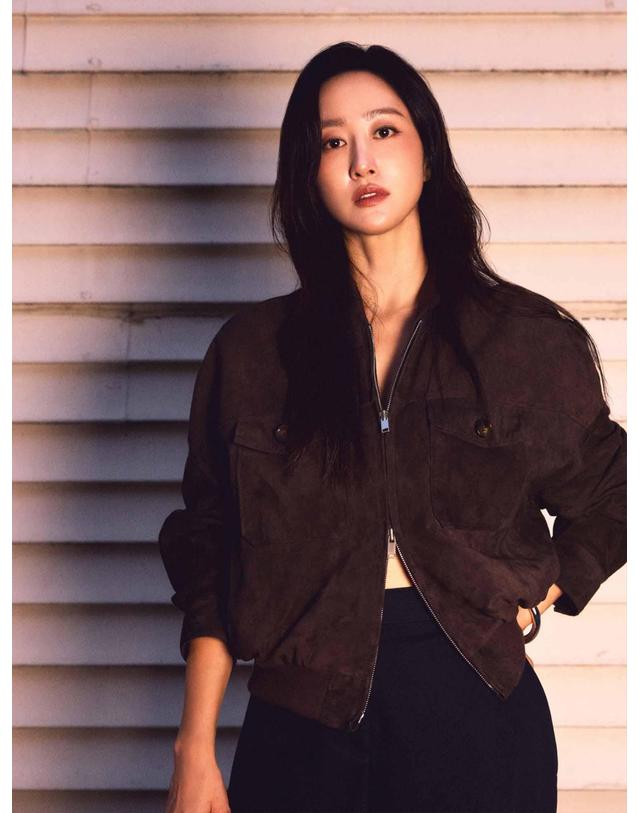 베르데마르 Suede Square-Neck Bomber Jacket_Deep Brown 착용컷