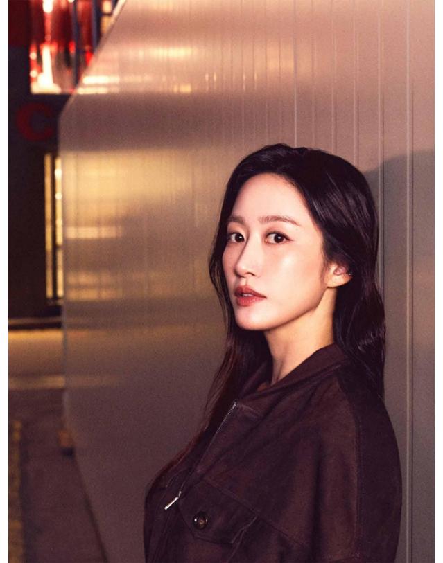 베르데마르 Suede Square-Neck Bomber Jacket_Deep Brown 착용컷
