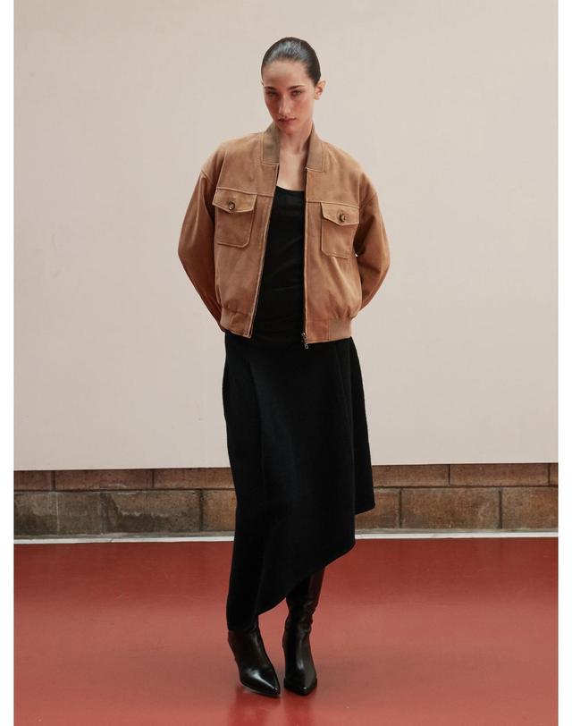 베르데마르 Suede Square-Neck Bomber Jacket_Beige 착용컷