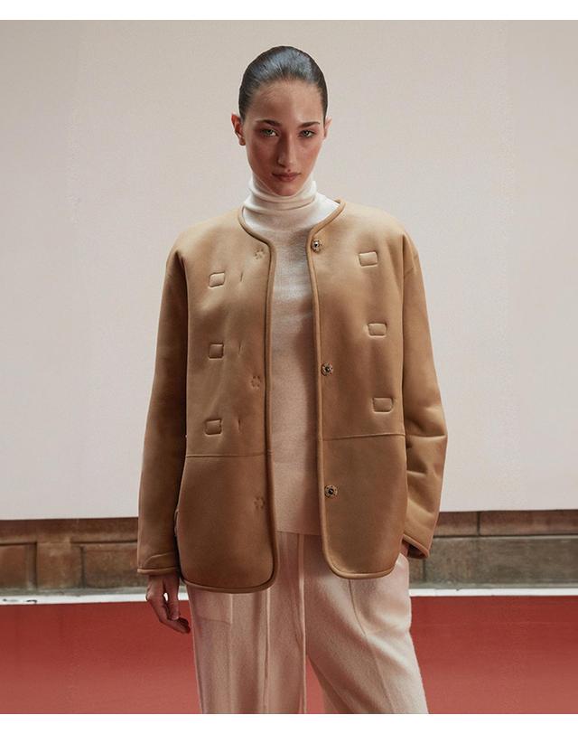 베르데마르 Reversible Toggle Shearling Coat_Beige 착용컷