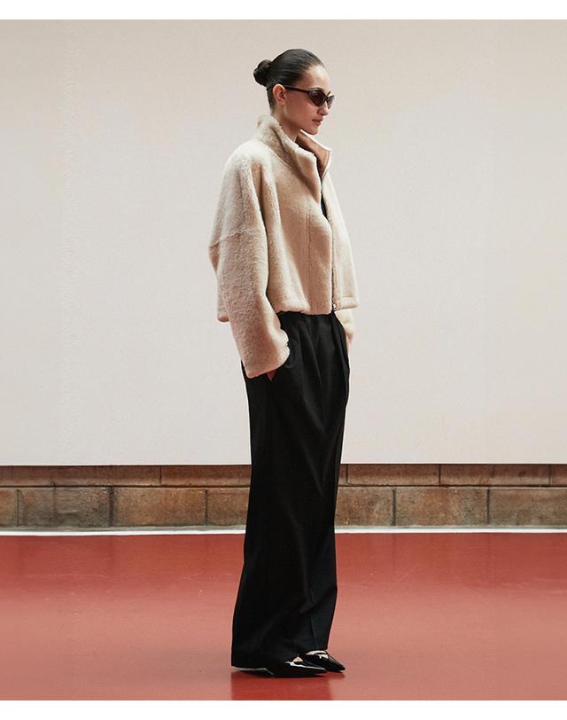 베르데마르 Reversible High Neck Shearling Jacket_Camel 착용컷