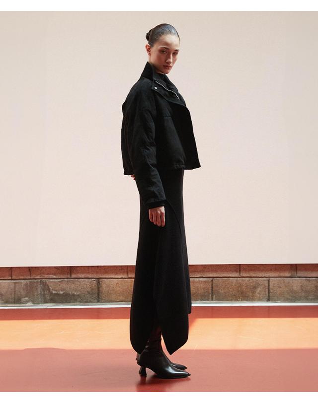 베르데마르 Suede Cropped Puffer Jacket_Black 착용컷