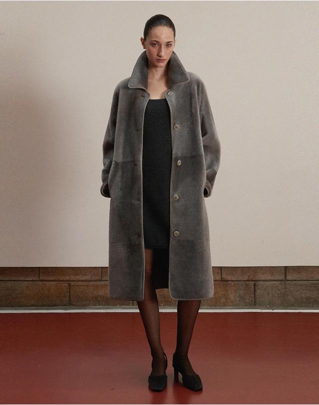 베르데마르 Reversible Shearling Long Coat_Ash Grey 착용컷