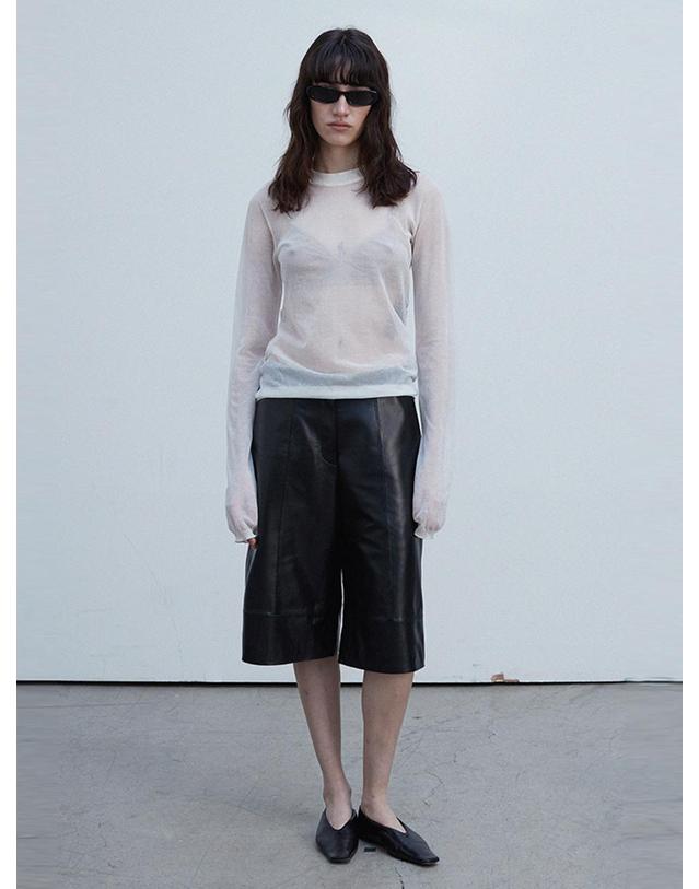 베르데마르 Lambskin Bermuda Pants 착용컷