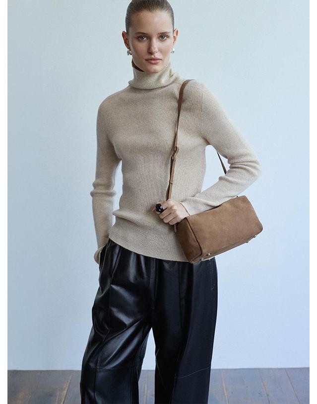 베르데마르 Suede Mini 01 Bag_Sand Begie 착용컷