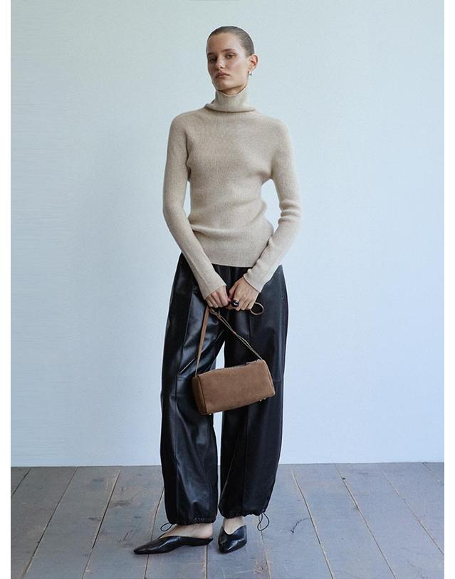 베르데마르 Suede Mini 01 Bag_Sand Begie 착용컷